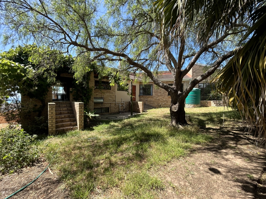 6 Bedroom Property for Sale in Wavecrest Eastern Cape